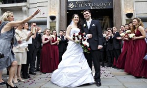 Premier couple officiellement marié à l'Eglise de Scientologie de Londres