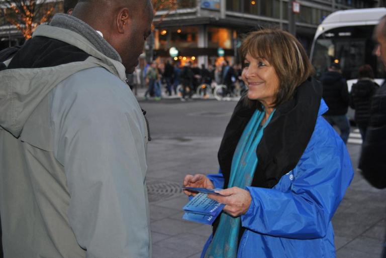 Belgique : les scientologues en vestes bleues à Anvers