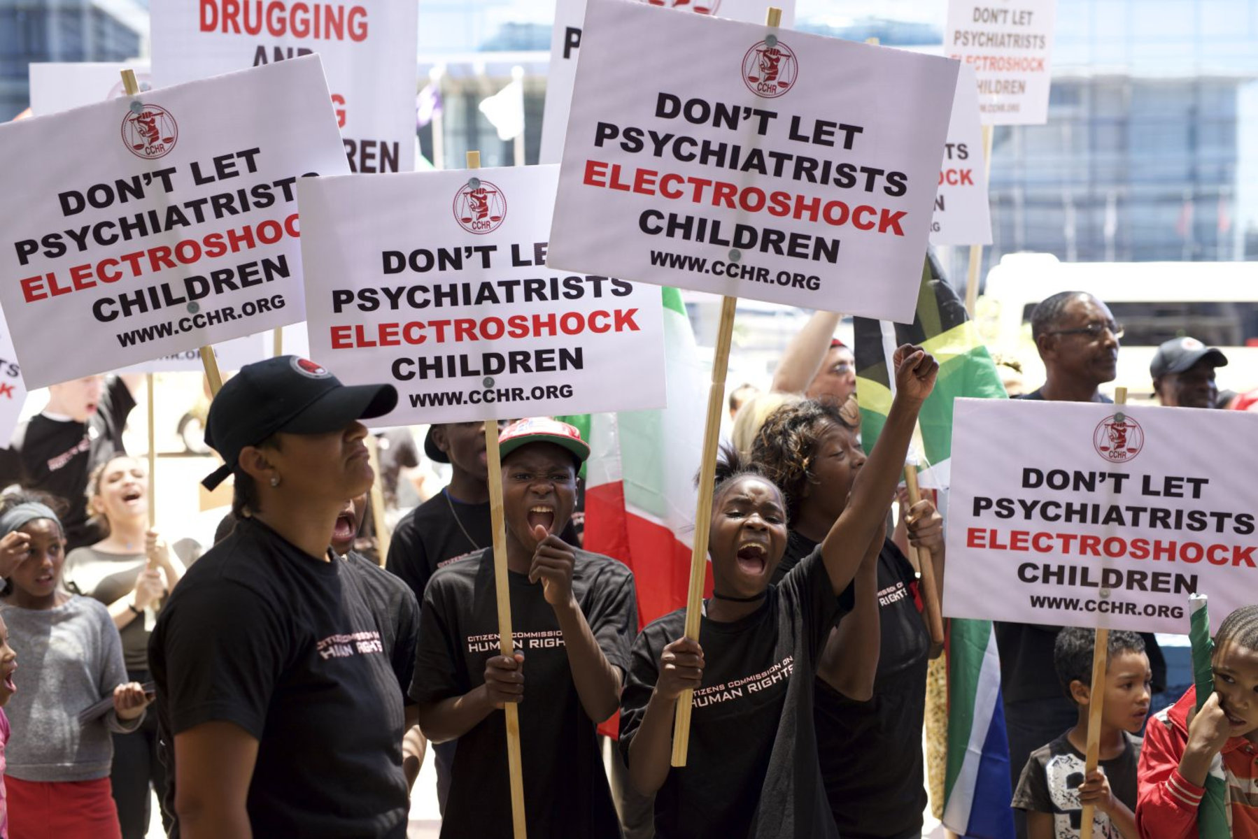 La CCDH proteste contre la prescription de « drogues » aux enfants