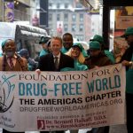 S'exprimer au cœur de New York sur la crise de la drogue aux États-Unis