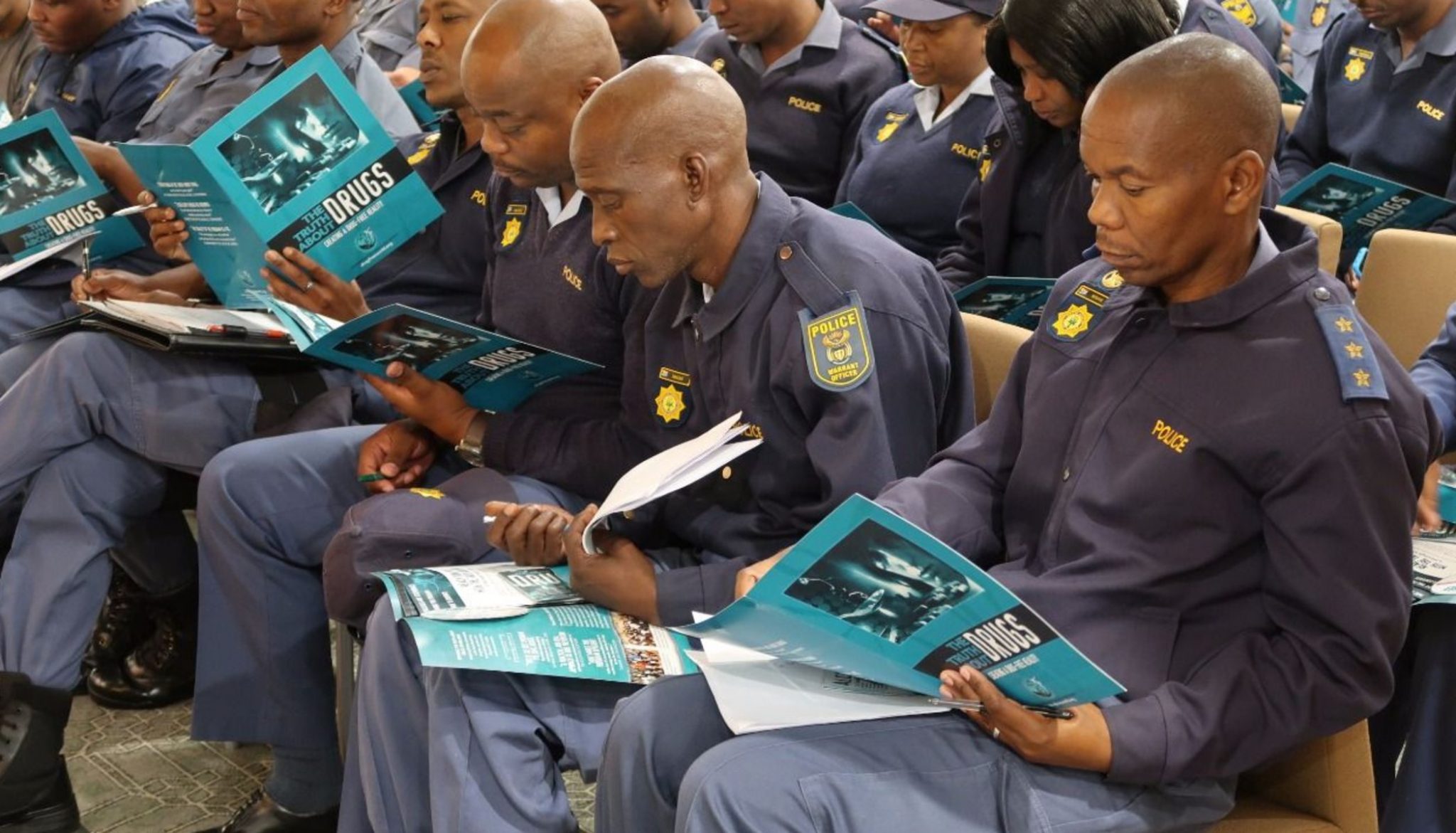 Afrique du sud : la police adopte le programme Un monde sans drogue pour lutter contre l’épidémie de drogue