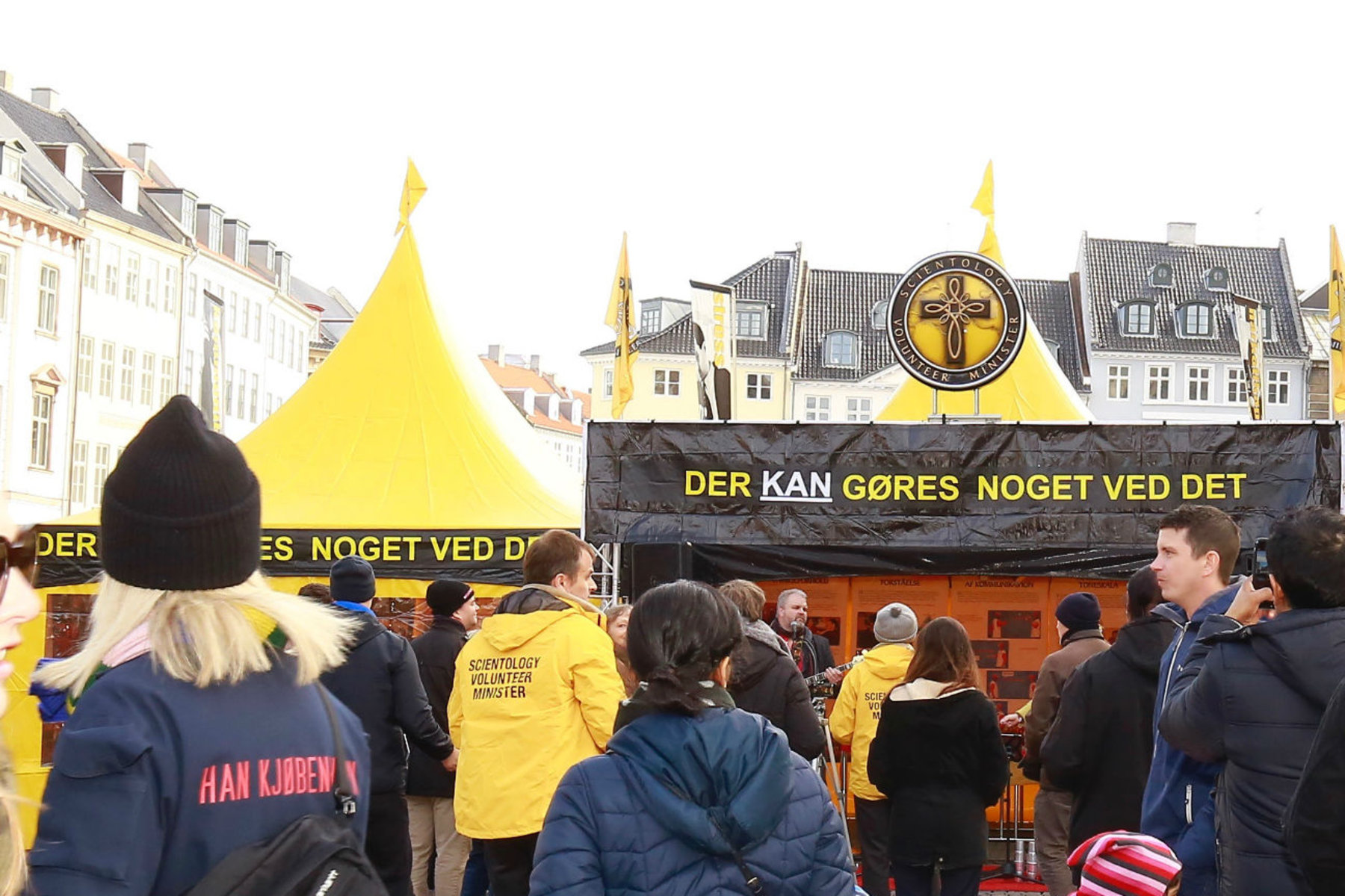 Une aide efficace dans la tente jaune au cœur de Copenhague