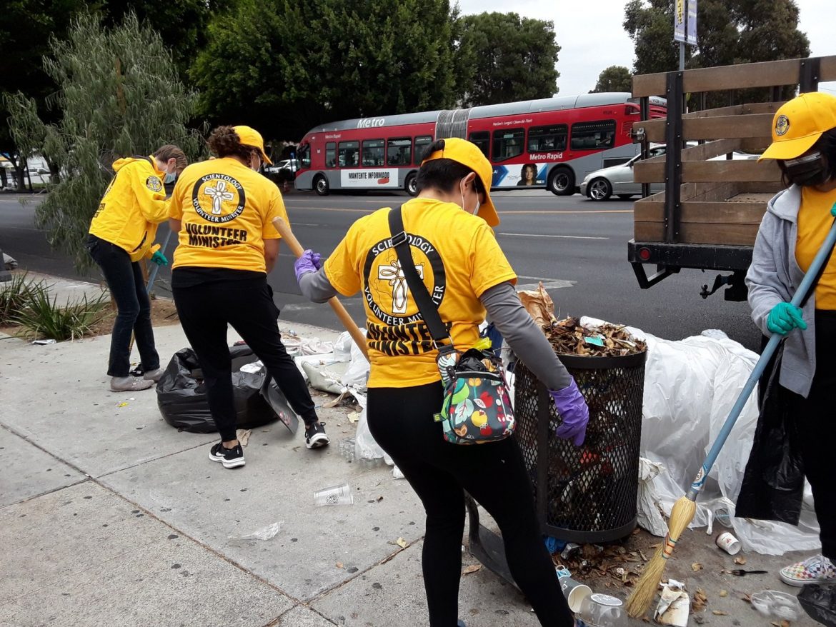 L’Église de Scientology de Los Angeles lance le nettoyage mensuel du quartier d’East Hollywood