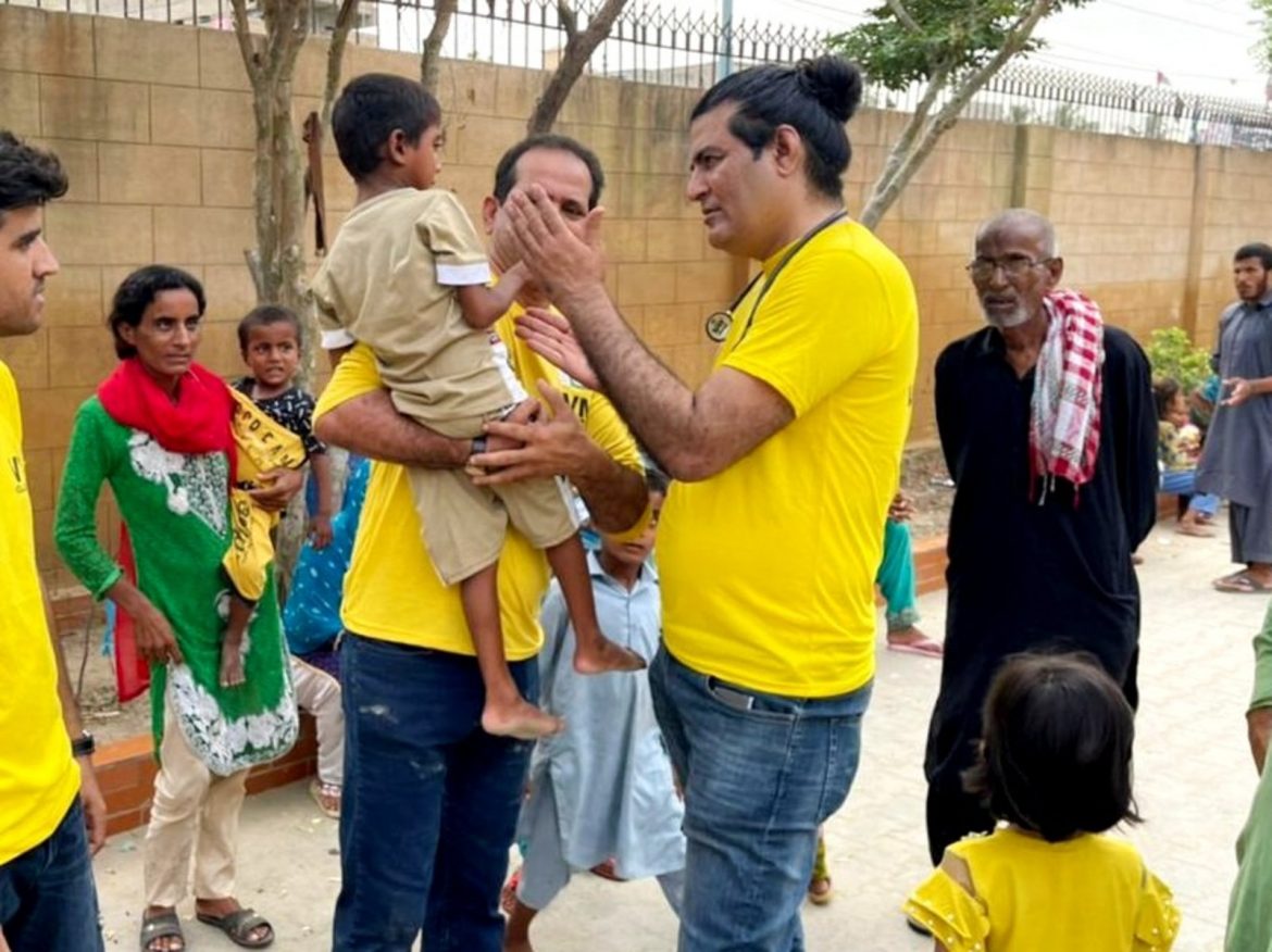 L’équipe de secours de Scientology aide les victimes des inondations au Pakistan
