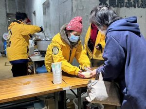 Les bénévoles de Scientology en aide aux victimes du tremblement de terre au Japon