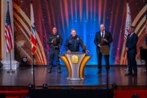 Hommage rendu aux pompiers qui ont sauvé Los Angeles des incendies