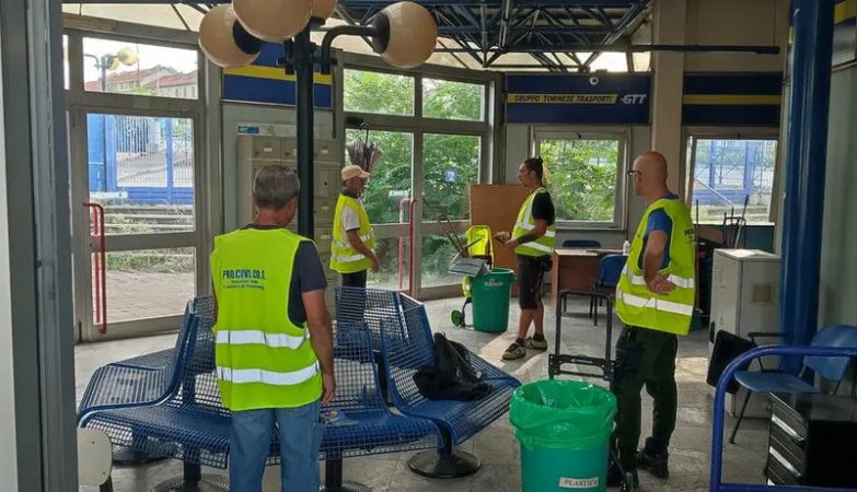 Des bénévoles italiens transforment leurs quartiers avec le Chemin du Bonheur