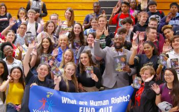 Un partisan des droits de l’Homme aide les jeunes à se protéger