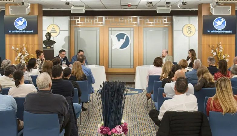 Débat interreligieux à l’Eglise de Scientology de Hongrie