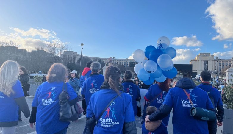 Des bénévoles parisiens sensibilisent aux droits de l’Homme