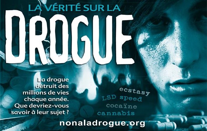 Des bénévoles informent le public sur le danger des drogues