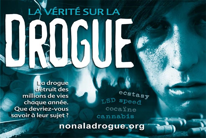 Des bénévoles informent le public sur le danger des drogues