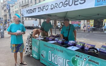 Prévention des conduites addictives : des bénévoles mobilisés sur les lieux touristiques