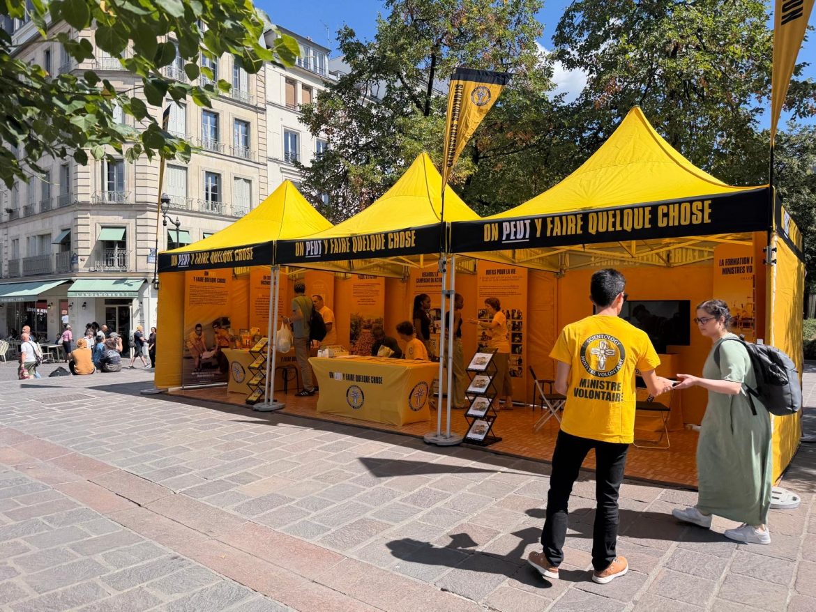 Des bénévoles de Scientology partagent leurs outils pour aider autrui