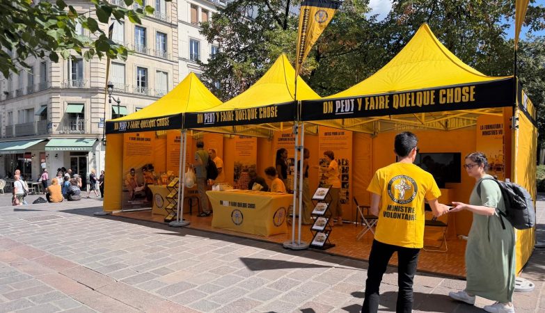 Des bénévoles de Scientology partagent leurs outils pour aider autrui