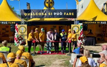 Des bénévoles de Scientology italiens présentent leurs activités humanitaires