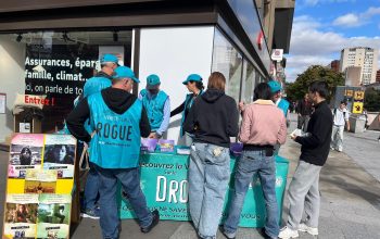 Les bénévoles de « Non à la drogue, Oui à la vie » transmettent leur message de prévention